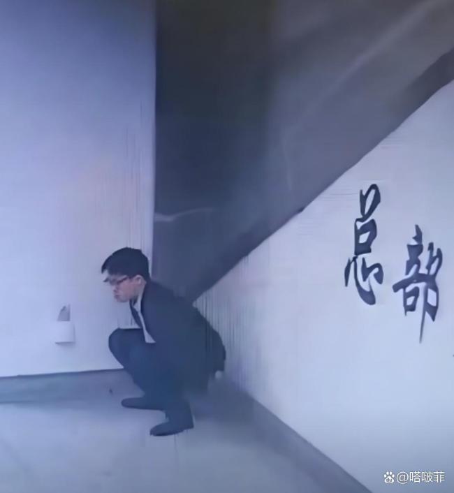 南宁地铁男子当众大便 个人素质堪忧