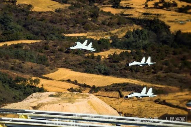 高清大图!沉浸式感受海军航空兵超燃训练现场