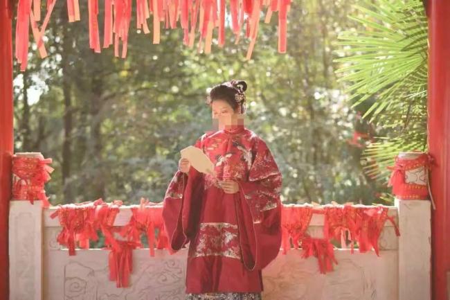 摄影师开黄腔恶意P图女子还不道歉 公然侮辱引众怒