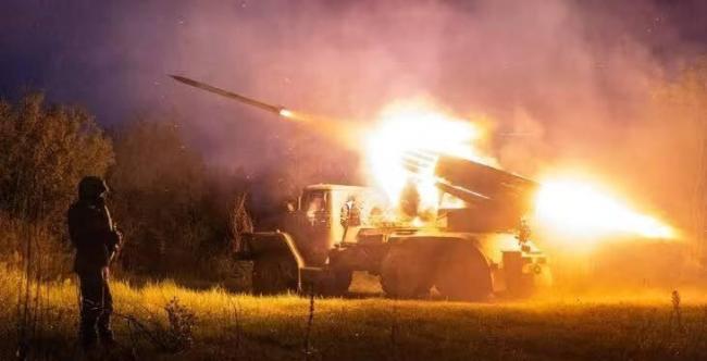 俄无人机锁定乌士兵 火箭炮迅速打击 扎波罗热前线激战升级