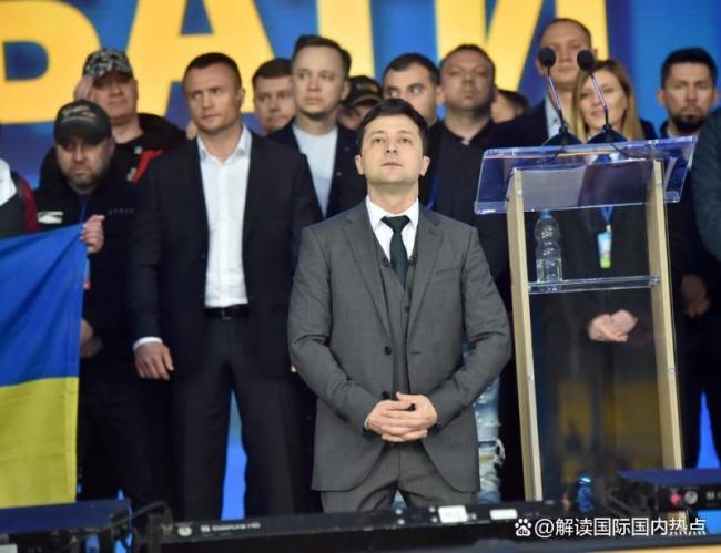 泽连斯基“朋友圈”被西方削弱 英雄光环褪去