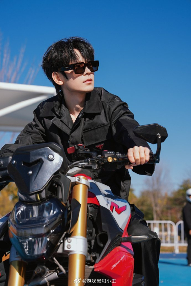 无畏机车造型帅翻，粉丝称