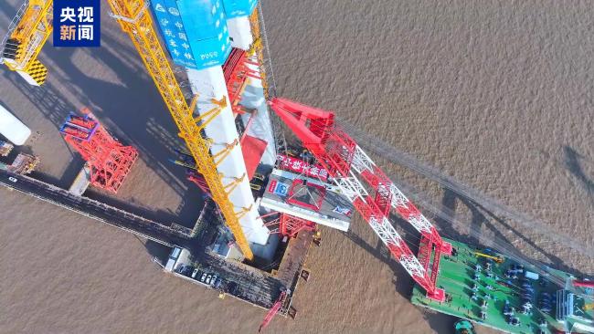 浙江杭州灣跨海鐵路大橋完成首段鋼梁架設
