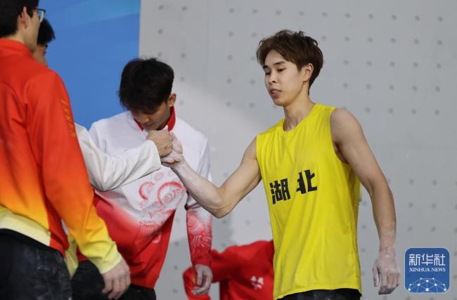 潘愚非夺得攀岩男子攀石冠军 湖北队荣耀登顶