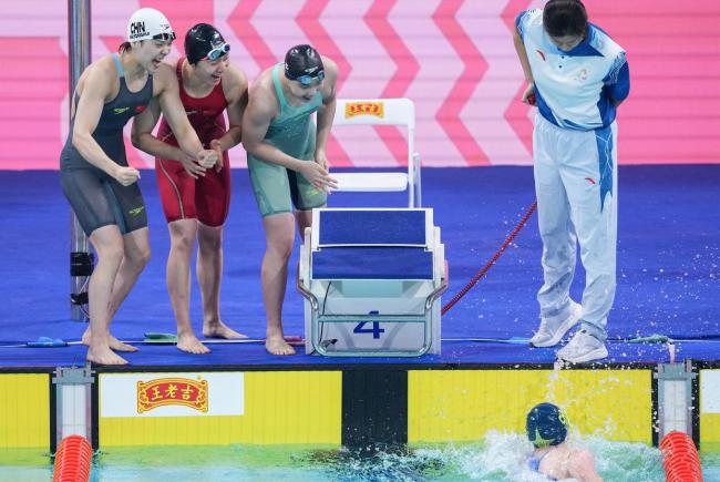 河北队夺女子4X200米自悉力金牌 四名选手都心夺冠