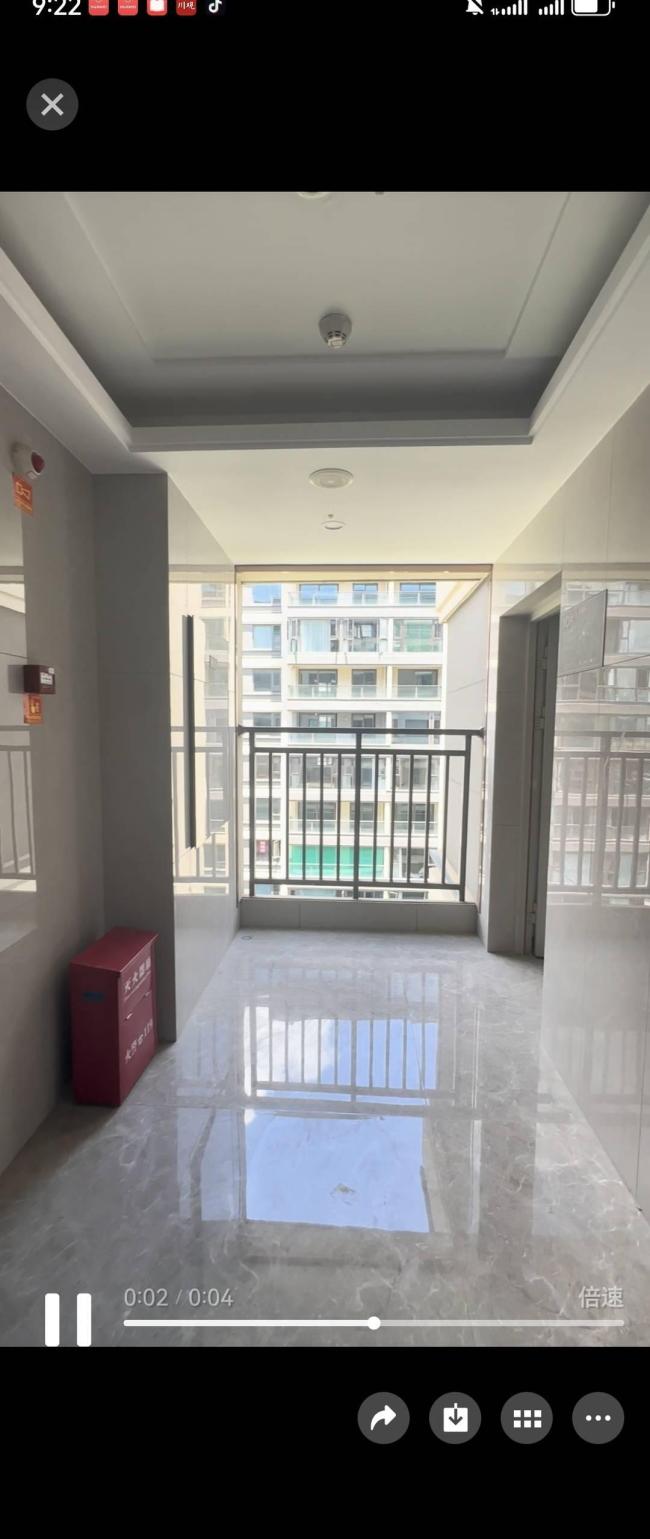 女子爆改一梯一户称公摊随便用 电梯厅变身多功能空间