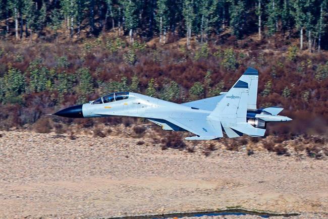 海军航空大学某团组织实战化飞行训练