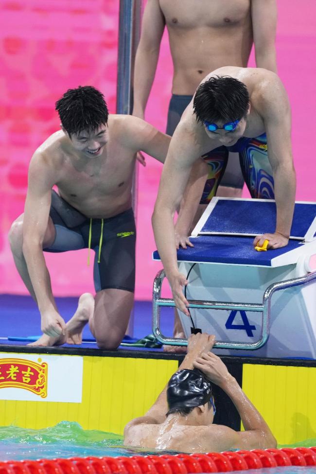 山东队夺得男子4x200米自接力金牌 四名选手齐心协力