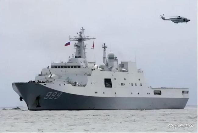 军校学员舰上摆出从从容容游刃有余 海上课堂创意满分