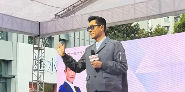 古天乐回应“不用智能手机”传闻 被迫使用智能机