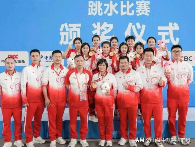 湛江跳水冠军王伟莹回乡 英雄凯旋荣光照耀