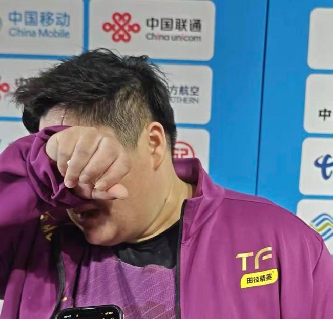 巩立姣实现女子铅球全运会五连冠 告别之战泪洒赛场