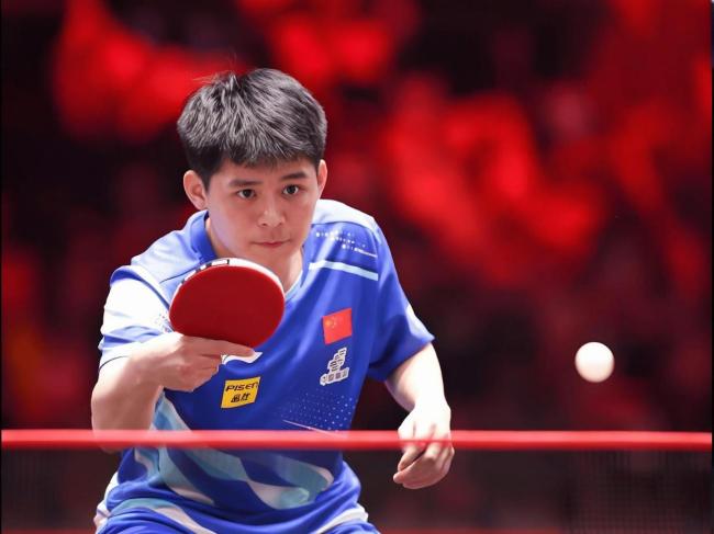 樊振东主动陪林诗栋练球 世界冠军的传承与指导