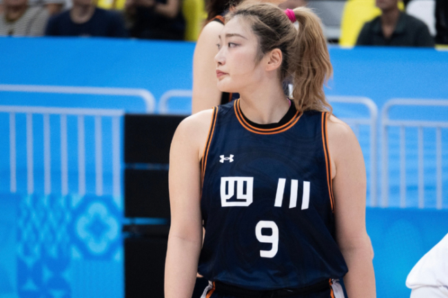 全运决赛6中1拿2分！李梦仅打13分钟 这一夜骂宫鲁鸣的少了