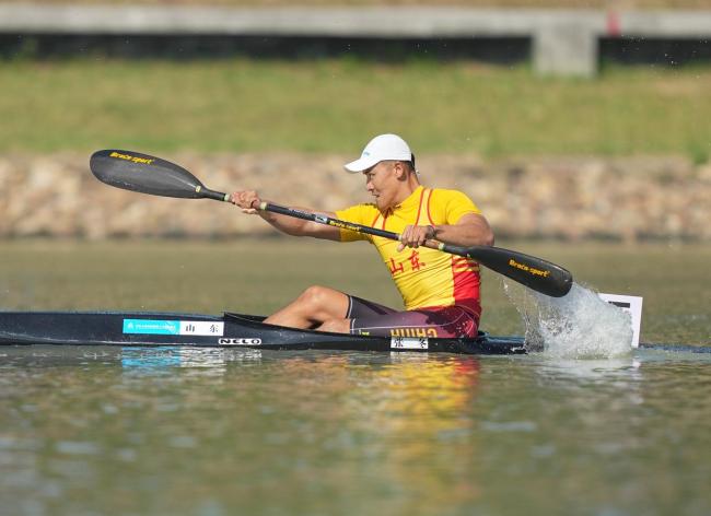 男子1000米单人皮艇张冬夺金 全运会精彩瞬间