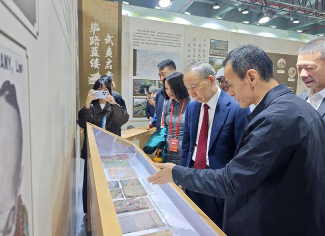 龍宇翔出席第十七屆海峽兩岸茶業(yè)博覽會開館式