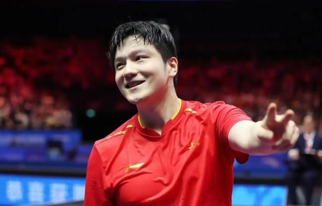 邓亚萍祝贺樊振东夺冠 实力超群