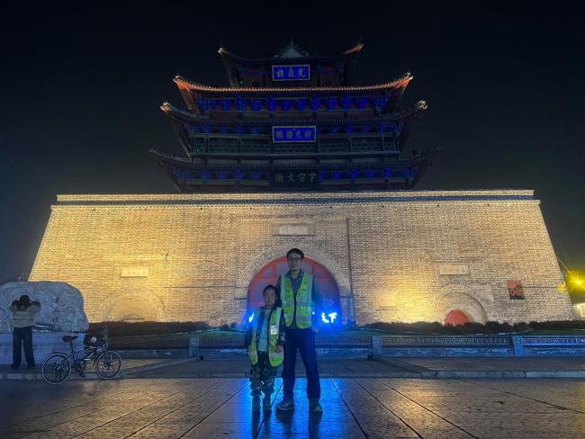 父亲辞职给多动症儿子办休学 千里徒步圆满结束