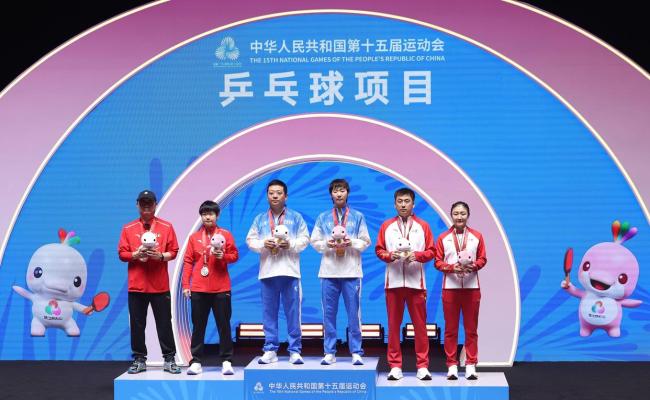 王曼昱战胜孙颖莎夺金 全运会女单封后