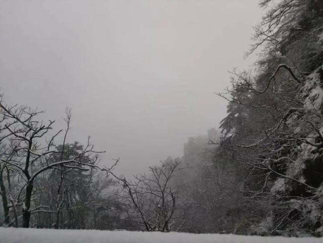 武汉黄陂清凉寨景区下雪了 初雪提前23天降临