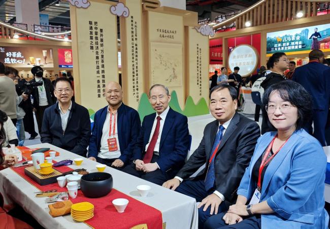 龍宇翔出席第十七屆海峽兩岸茶業(yè)博覽會開館式