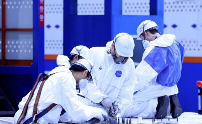 成飞的“背心哥” 其实是一群人 质朴照片背后的精神写照