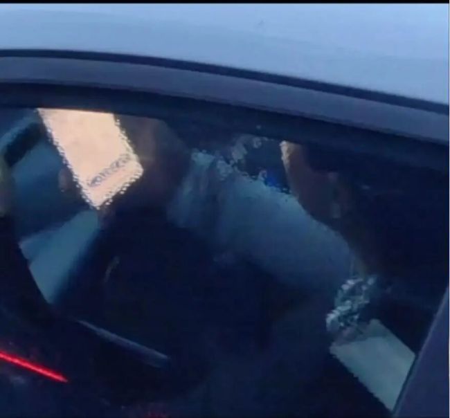 市民“随手拍”举报三起分心驾驶 违法必究