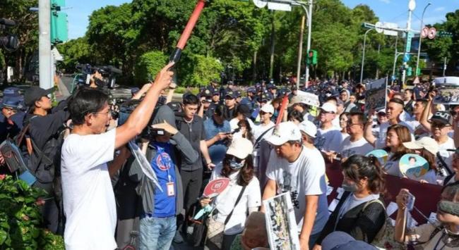 解放军在黄海海域实弹射击! 台日合作引发关注