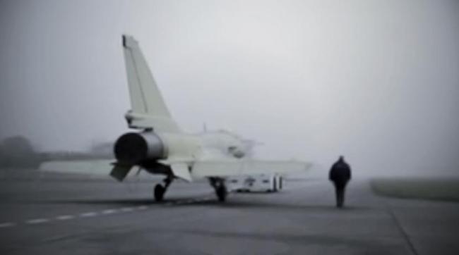 成飞的“背心哥” 其实是一群人 质朴照片背后的精神写照