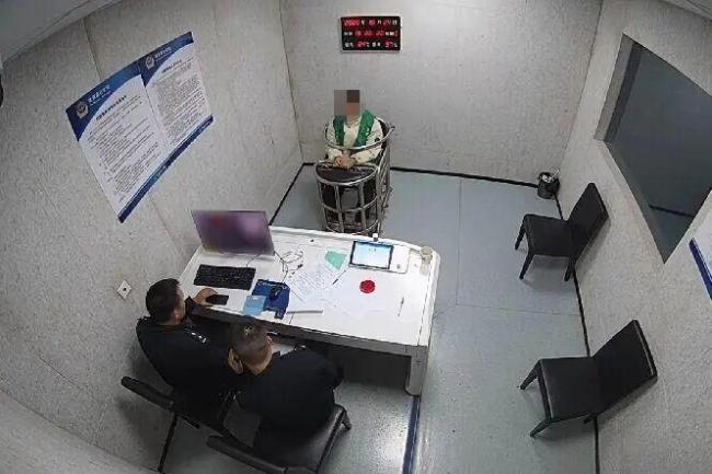 男子盗窃败露藏水缸嘴衔吸管呼吸 奇葩躲藏方式终被捕