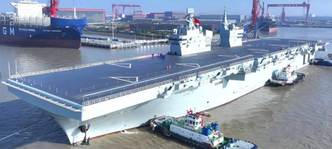 博主:四川舰海试意义不输航母 展示海军技术实力