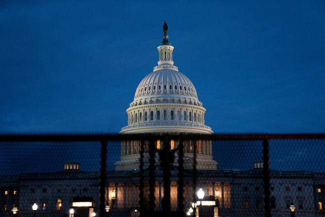 美參議院批準強製公開愛潑斯坦案文件