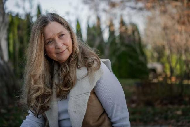 新型“杀猪盘”来袭！美国老太被骗30万美元后离婚 