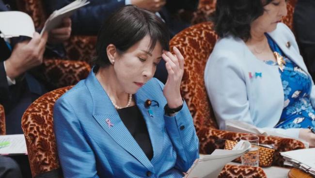 高市早苗一句“蠢话”激怒日本民众：她根本不适合当首相！