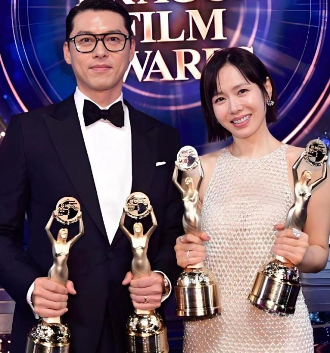 玄彬、女儿艺珍夫妇荣获青龙奖最佳男主角奖和