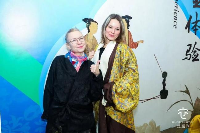 全球中国留学生汉服节在北京收官 华服新语对话世界