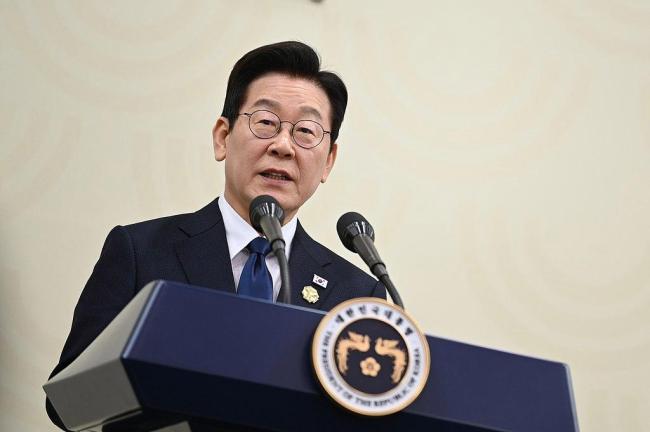 韩总统室披露对美关税谈判内幕,李在明曾表态:要有纵身跳下悬崖的勇气