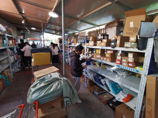 你的快递为啥总是被放在驿站？配送难题待解