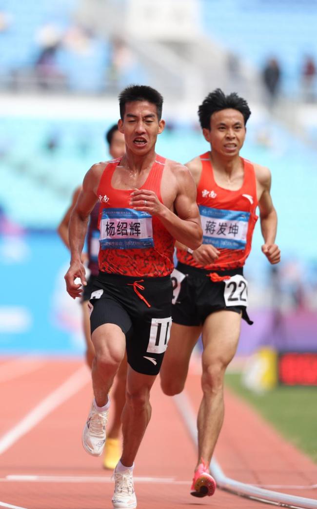 全运会万米跑冠军被取消金牌 违规“空中加油”战术引发争议