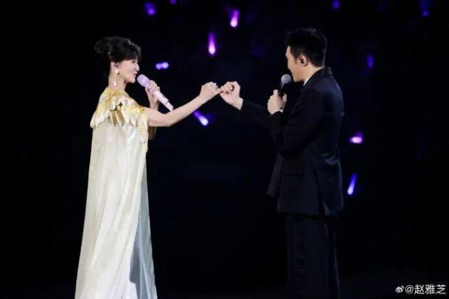 赵雅芝发文感谢张智霖 感动于他的敬业精神