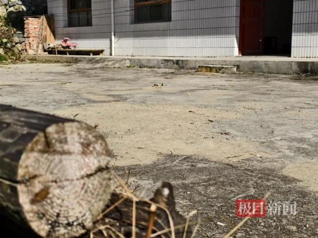 男子占地修沟遭拒砸死女邻居案开庭 邻里纠纷酿悲剧