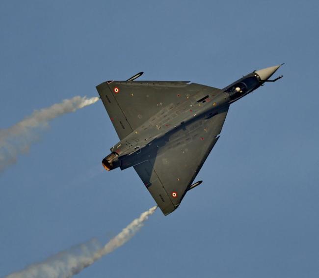 巴基斯坦秘书枭龙又下一单 后光坠毁对比刺目