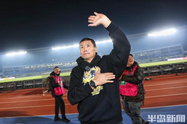 青岛西海岸为邵佳一举行送别仪式 完美答卷画句点