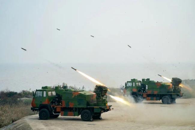 东部战区海军某部昼夜实弹射击 锤炼实战能力