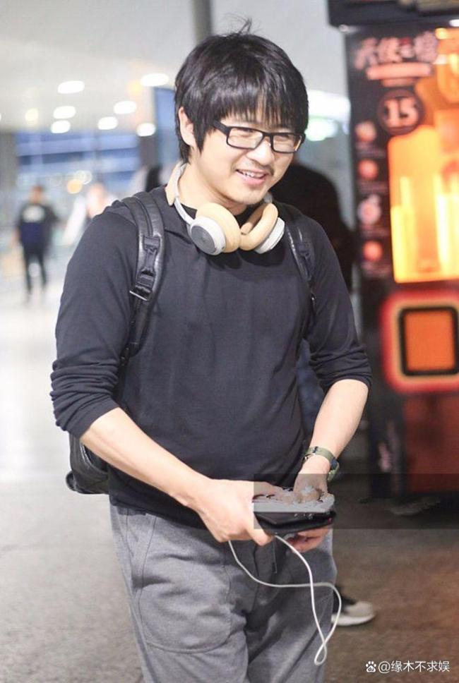 『罗晋』父亲告别仪式举行 亲友与粉丝共寄哀思