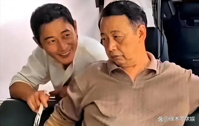 『罗晋』父亲告别仪式举行