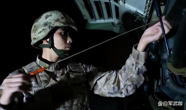 东部战区海军复杂电磁环境下实弹亮剑 锤炼实战能力