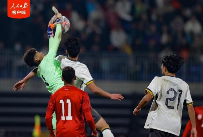 首輪即生死戰(zhàn)！U17亞預(yù)賽-中國(guó)VS巴林首發(fā)：鄺兆鐳先發(fā)，謝晉替補(bǔ) 中國(guó)隊(duì)4球大勝開門紅