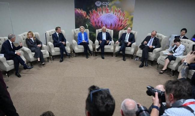 高市早苗会见马克龙靠英语翻译搭桥 迟到引发外交尴尬