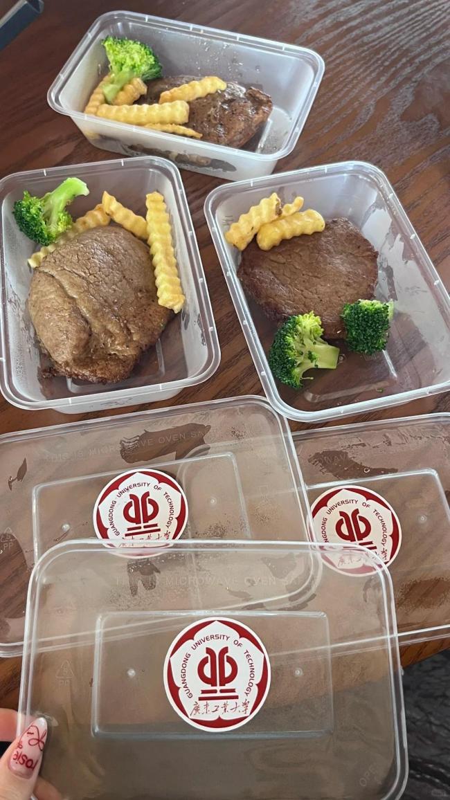 广东一高校请6万师生吃牛扒